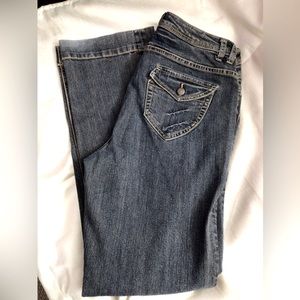 🌷2/$15 Additional Elle women’s jeans. Size 14.
